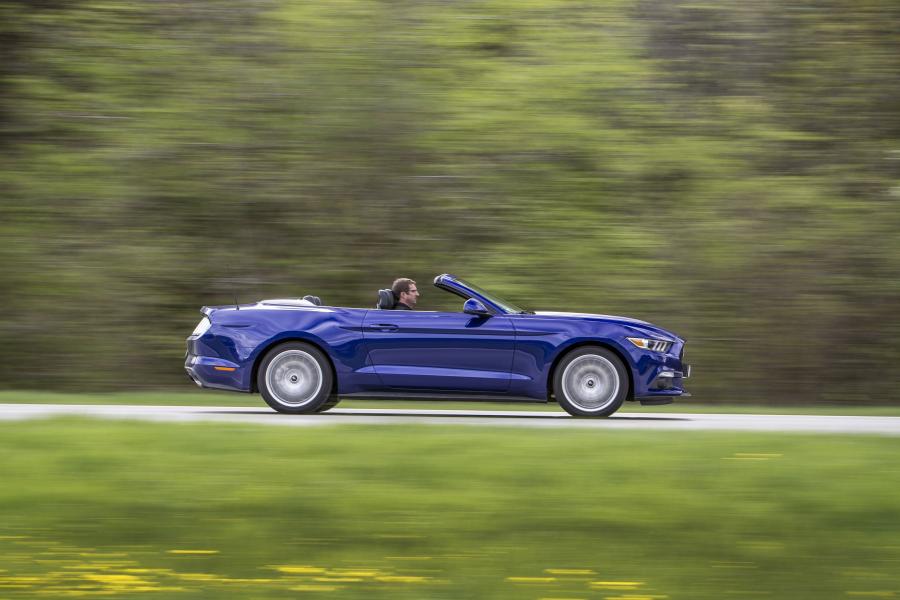  Ford Mustang EcoBoost Convertible 2015 года  (EU) (фото 9 из 10)